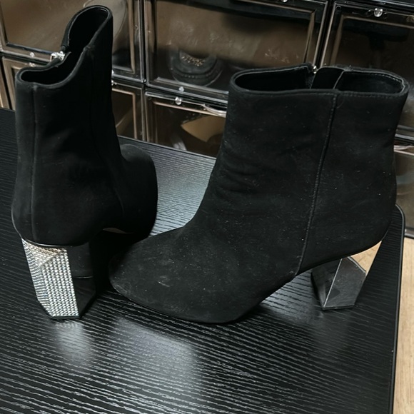 Michael Kors Booties 7.5 CAN - Picture 1 of 4